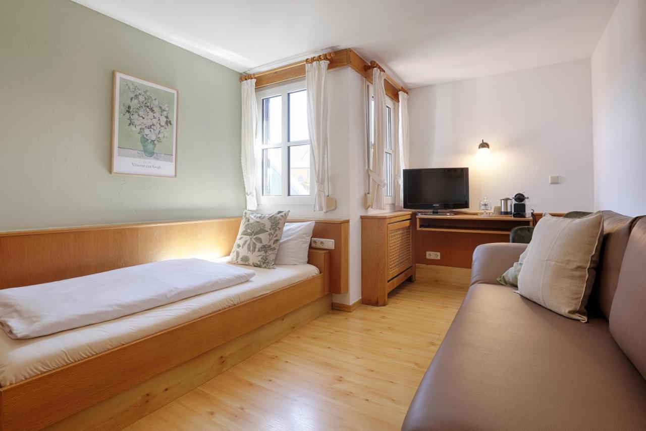 Landhotel Schwab - By Homekeepers Schwarzach am Main Esterno foto